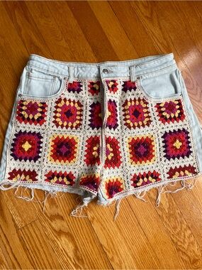 SO Denim Shorts with Multicolor Crochet Front Panels 17/33